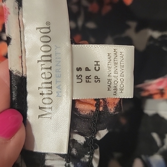 Motherhood Maternity Floral Short Sleeve V Neck Maternity Top with Built in Cami - Picture 7 of 8